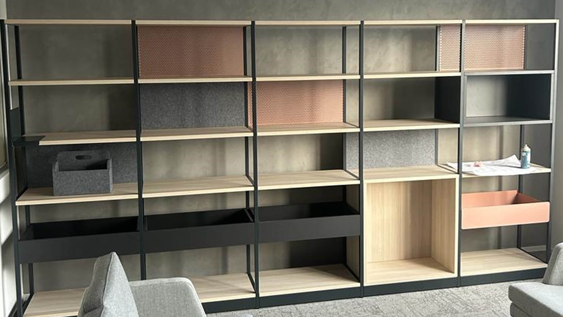 slžene police unutar ureda