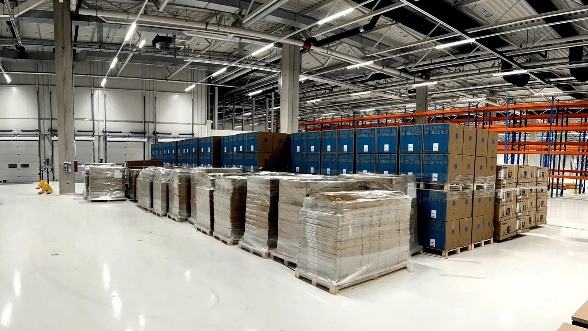 Sigurno skladištenje s vrhunskom logističkom podrškom Prostrano skladište za kombi dostavu, osigurana logistička podrška